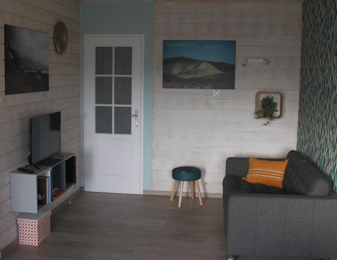 Gite De La Tuillere, Maison Contemporaine En Bois Avec Vue Et Piscine Saint-Aulaire エクステリア 写真