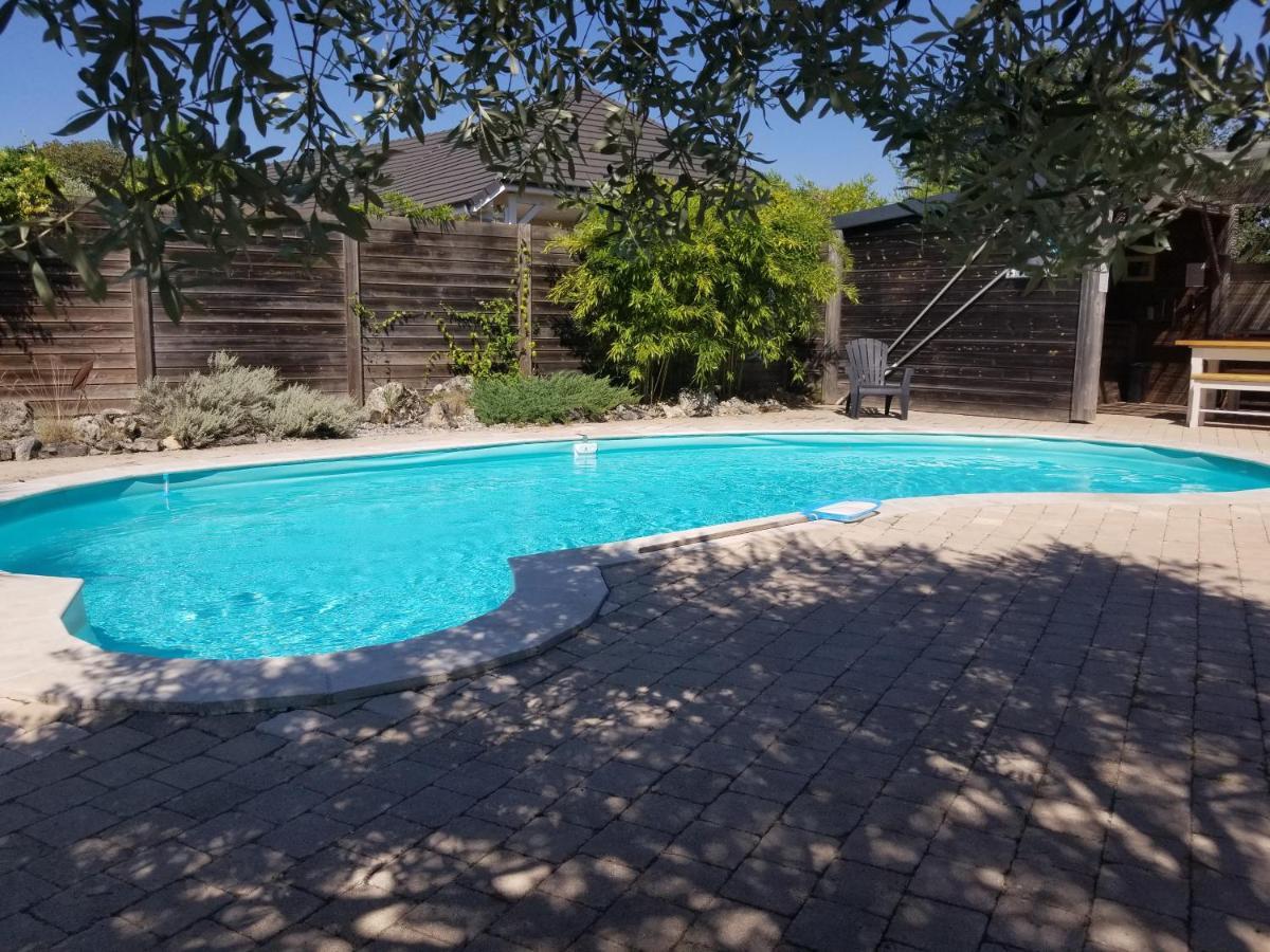 Gite De La Tuillere, Maison Contemporaine En Bois Avec Vue Et Piscine Saint-Aulaire エクステリア 写真